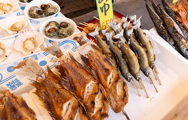 寺泊魚の市場通り(魚のアメ横)